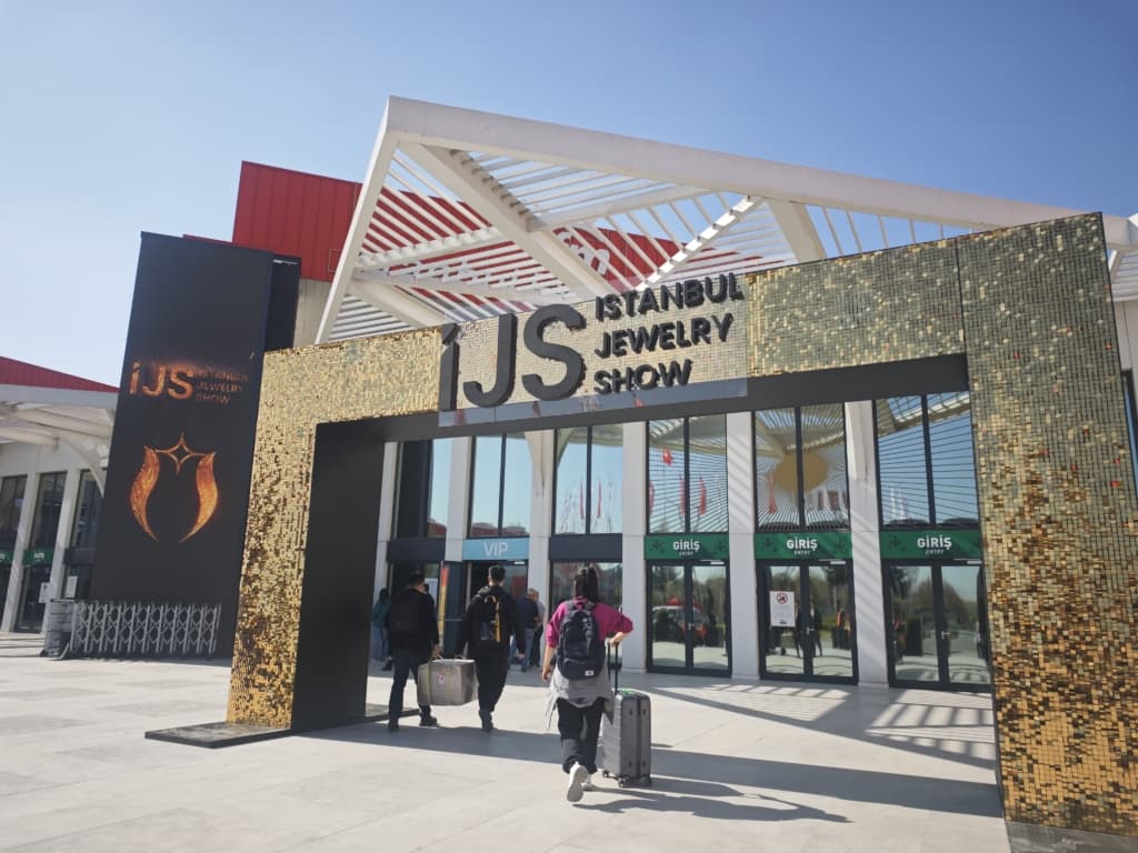 VRAY Instrument Limited Showcases VR-X5 XRF Analyzer at Istanbul Jewelry Show 2025: Redefining the Gold Tester
